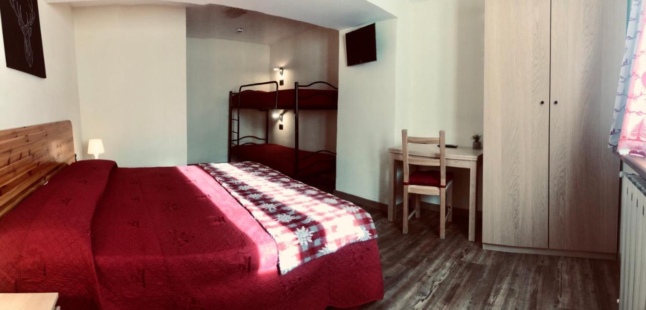 Hotel Piccolo Chalet Claviere Eksteriør billede