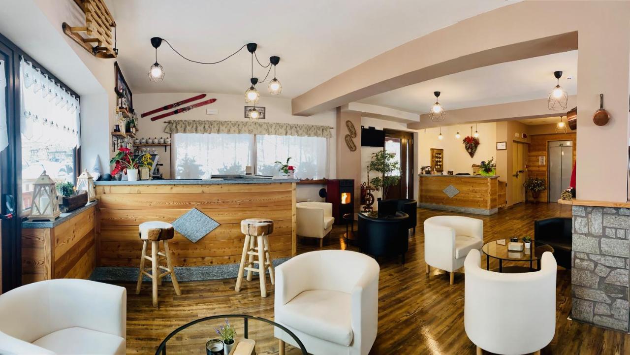 Hotel Piccolo Chalet Claviere Eksteriør billede