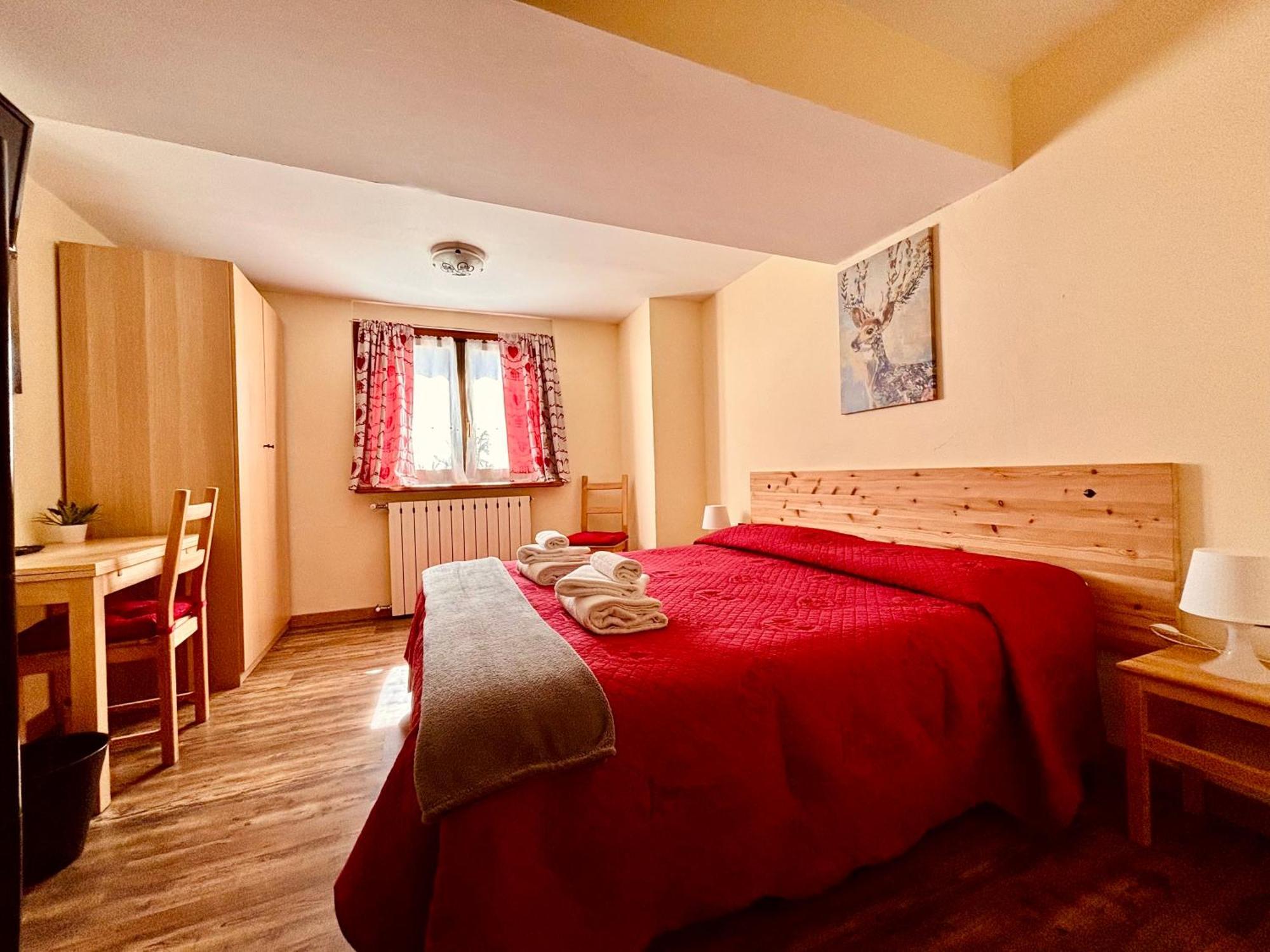 Hotel Piccolo Chalet Claviere Eksteriør billede