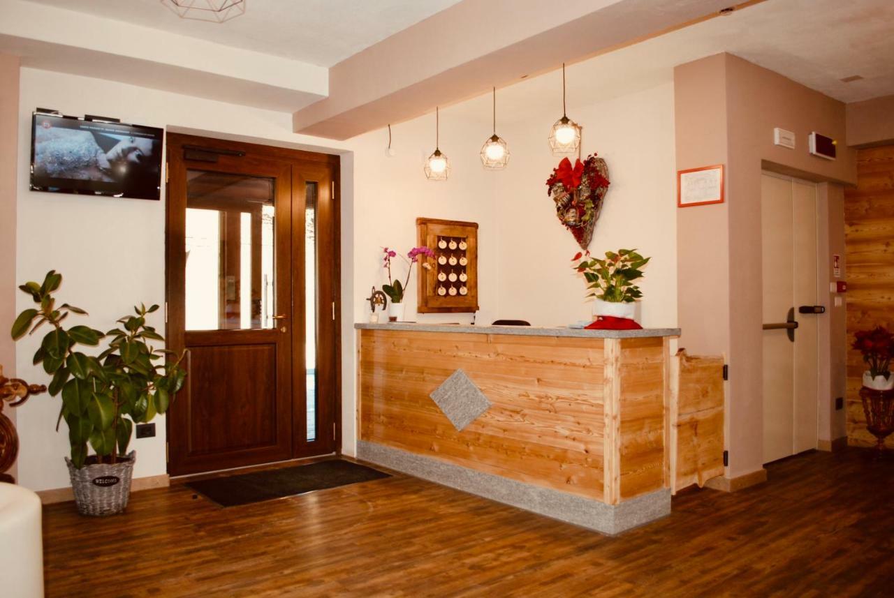 Hotel Piccolo Chalet Claviere Eksteriør billede
