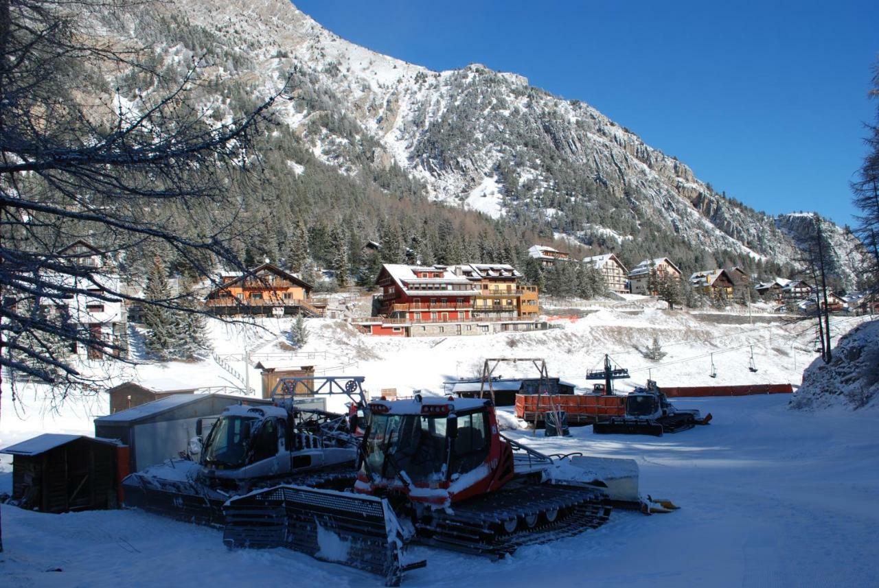 Hotel Piccolo Chalet Claviere Eksteriør billede
